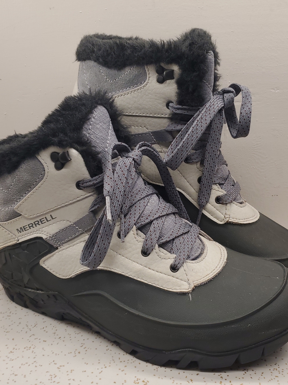 Merrell Boots Aurora 6 Women's Size 8.5 White Black Artic Grip Snow Boots